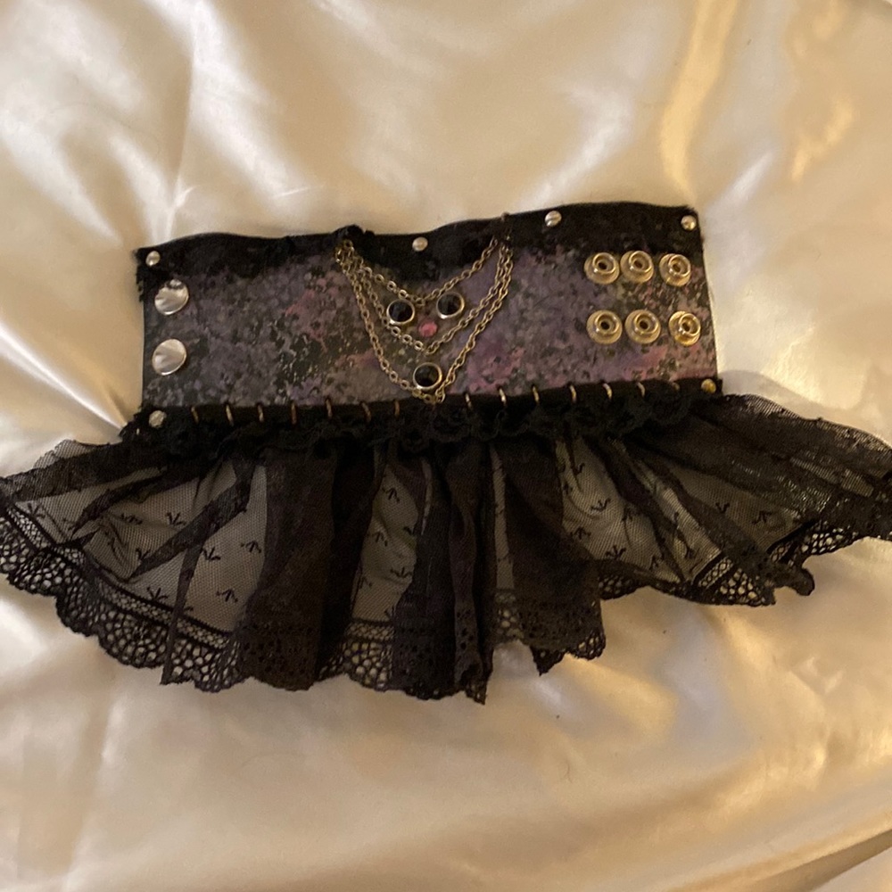 Vintage 80’s rubber corset style cuff.